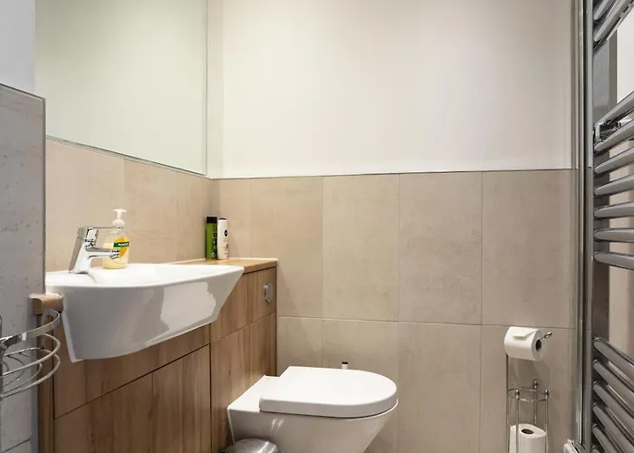 Comfy 2 Bedroom Near Centre * Edinburgh