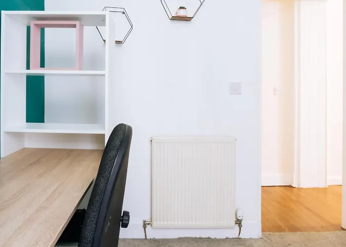 Homely 3 Bedroom In The Heart Of Apartament Edynburg