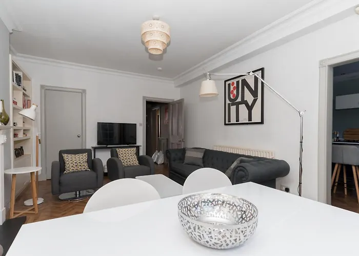 Beautiful & Bright 2bd Flat - Haymarket