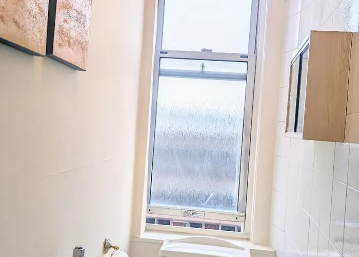 Sunny Haymarket בית אירוח *