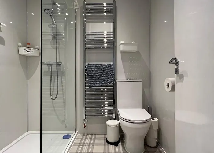 Spacious Boutique Two-bedroom Next To The Castle Apartment