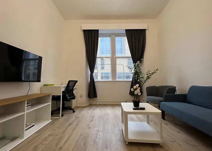 Spacious Boutique Two-bedroom Next To The Castle