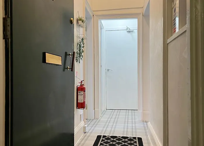 Spacious Boutique Two-bedroom Next To The Castle