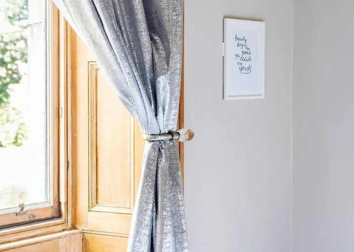 Luxury Victorian 5 Bedroom By Lady Road