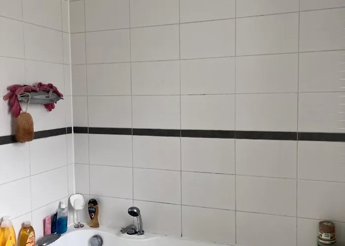 Private In Charming Detached House In Newington