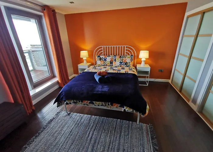 Very Large Three Bed Apartment Edinburgh