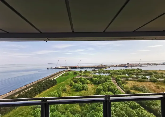 Very Large Three Bed Apartment *