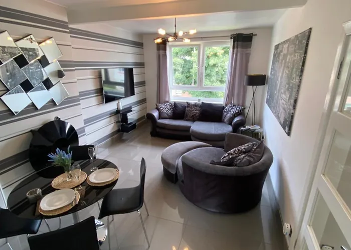 Modern Quiet Center Airport 2 Bedroom