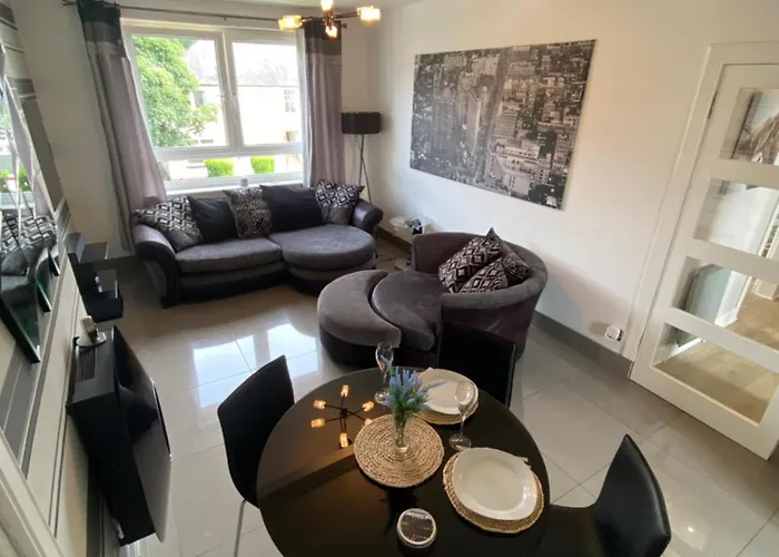 Modern Quiet Center Airport 2 Bedroom