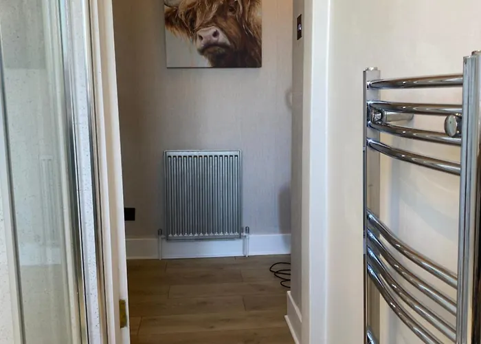 Modern Quiet Center Airport 2 Bedroom אדינבורו