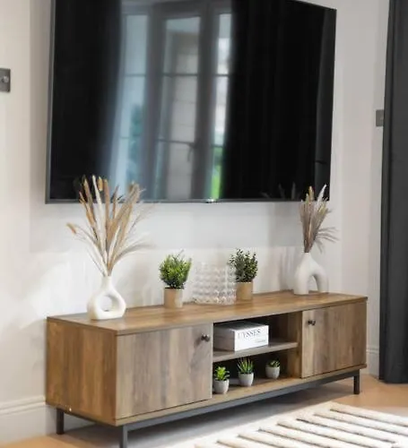 Modern 2 Bed *