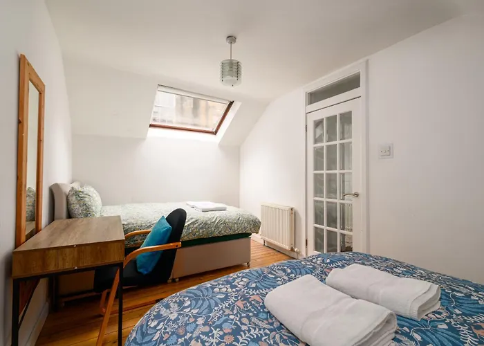Vakantiehuis Bright - - Sleeps 10