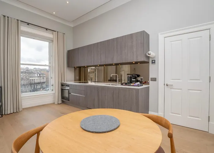 Flat With Majestic Views In West End Wonderland Edinburg