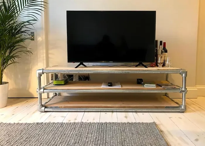 Relax In Style In Edinburghs Buzzing West End Appartement