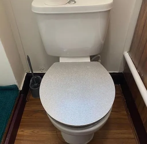 One Bedroom In Gorgie With New Heating System דירה אדינבורו