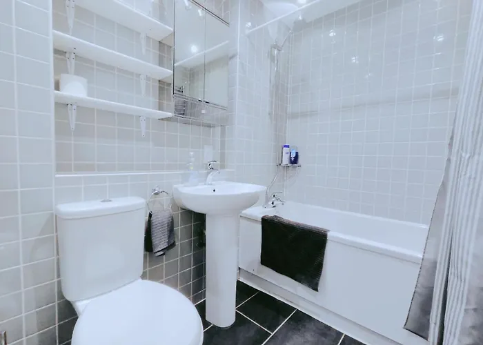 Two Bedrooms Flat In Center 아파트