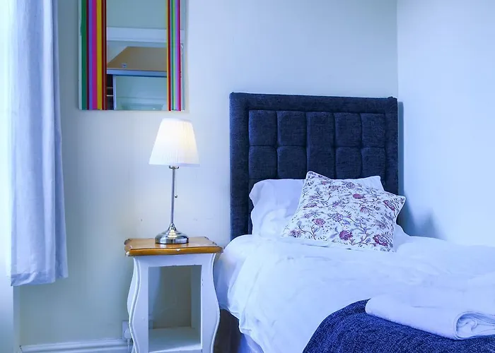 Royal Mile Escape - Five Bedrooms Apartment *