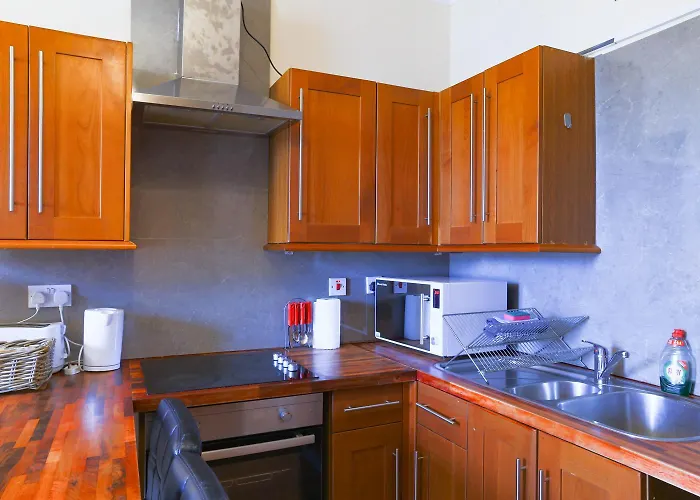 Royal Mile Escape - Five Bedrooms Apartment *