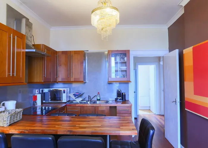 Royal Mile Escape - Five Bedrooms Apartment Edinburgh