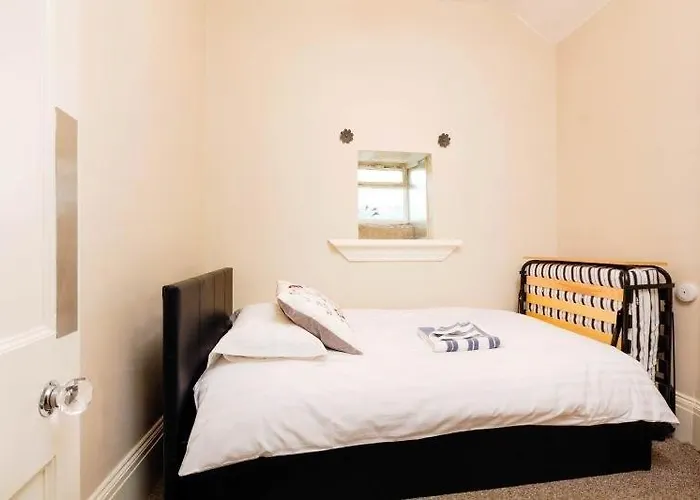 Lejlighed Spacious New Town Garden Flat *