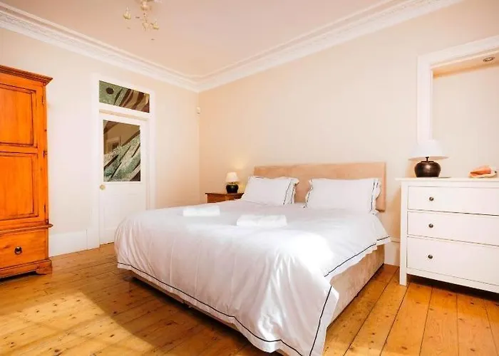 Spacious New Town Garden Flat Lejlighed *