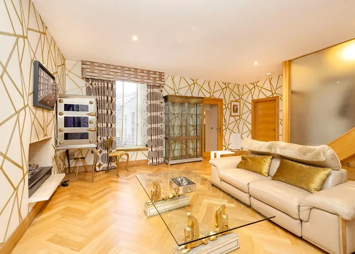 Argyl - 4 Bed On York Place, New Town *