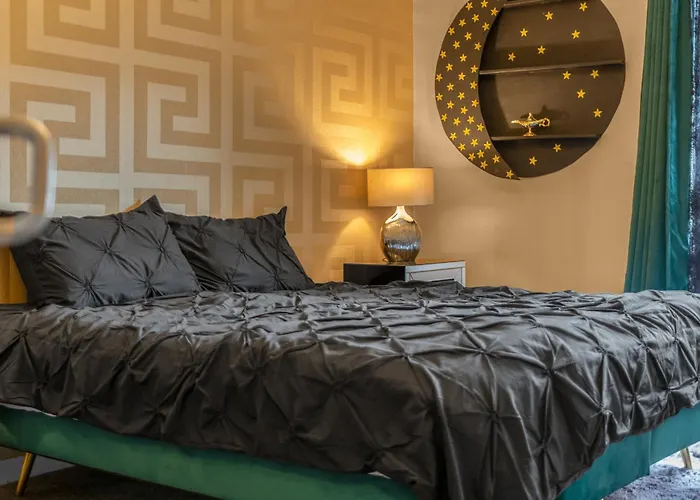 Cosy, Stylish Bedroom For Business And Work Travellers בית אירוח *