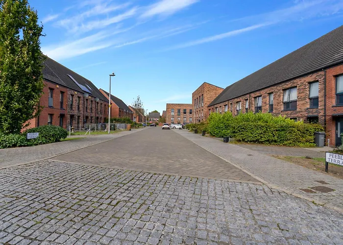 Cosy, Stylish Bedroom For Business And Work Travellers בית אירוח *