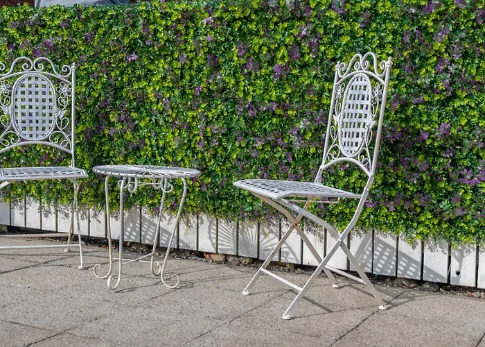 Cosy, Stylish Bedroom For Business And Work Travellers אדינבורו