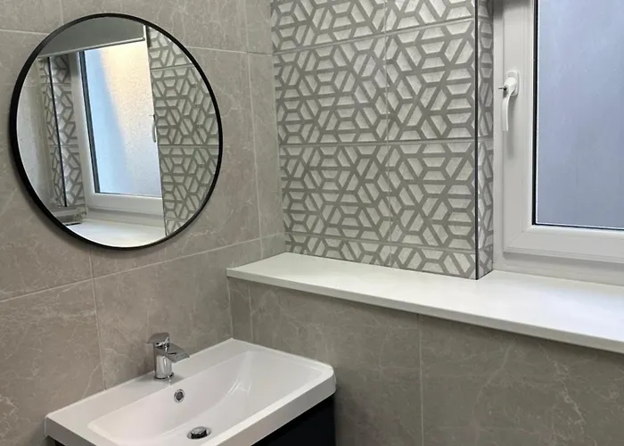 Cozy 2 Bedrooms With Private Parking Space And Garden