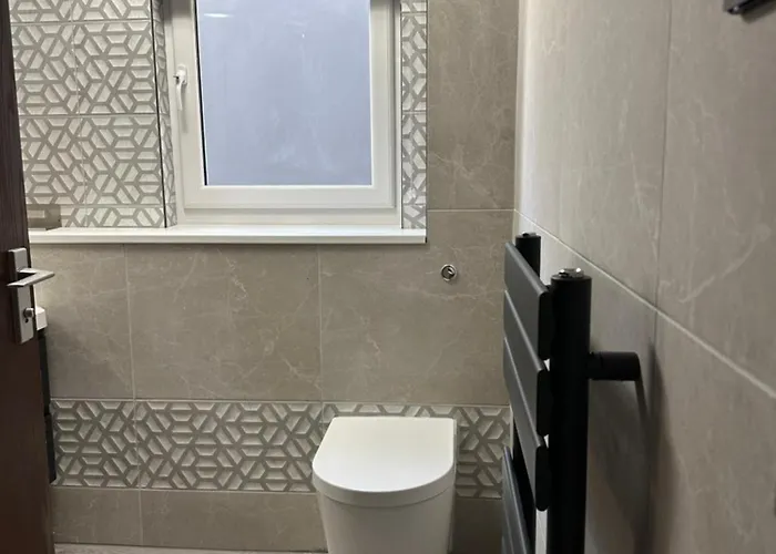 Cozy 2 Bedrooms With Private Parking Space And Garden Edynburg