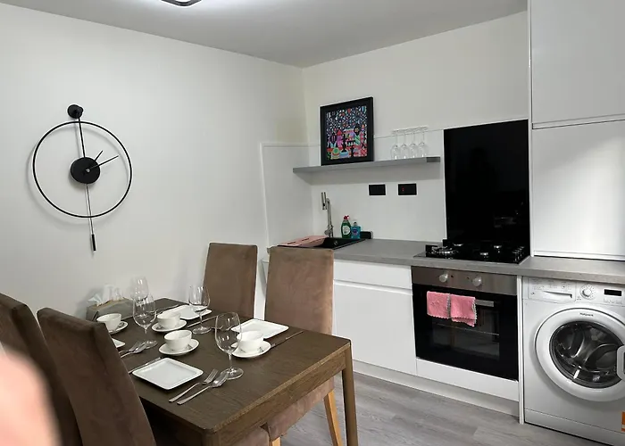 Cozy 2 Bedrooms With Private Parking Space And Garden Apartament