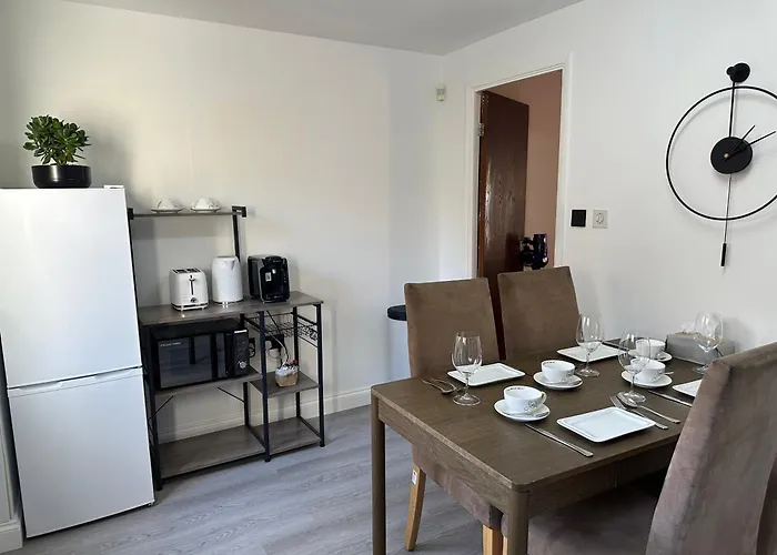 Cozy 2 Bedrooms With Private Parking Space And Garden *