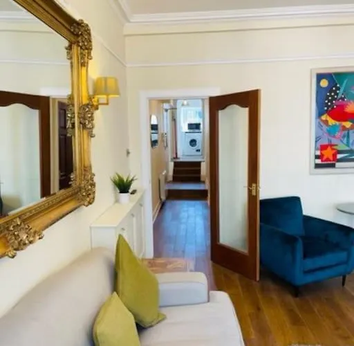 Апартаменты Stunning Royal Mile 2 Bedroom *