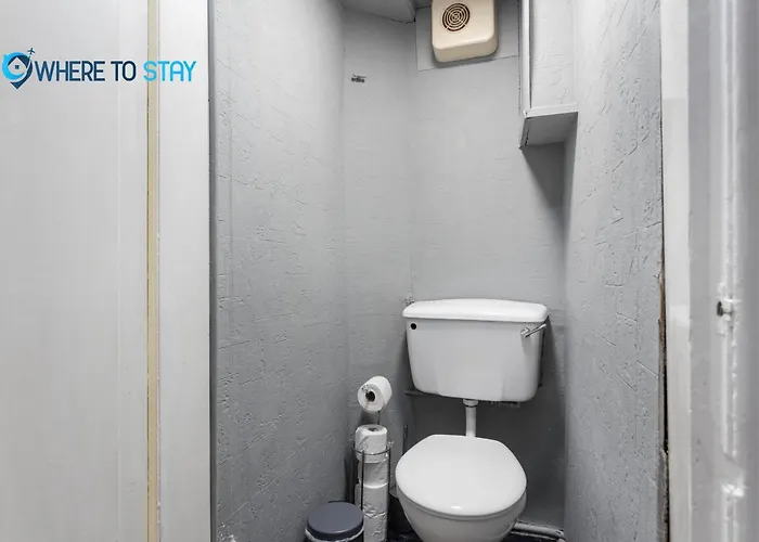 דירה 2 Bed - 7 Min Walk Train Station