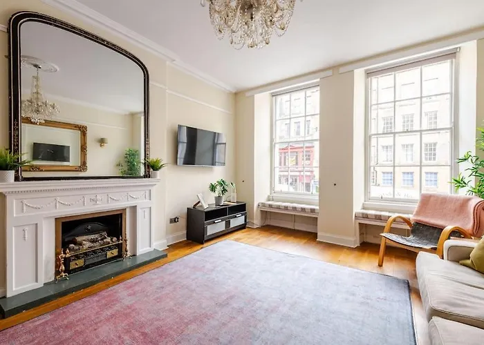 Stunning Royal Mile 2 Bedroom Эдинбург