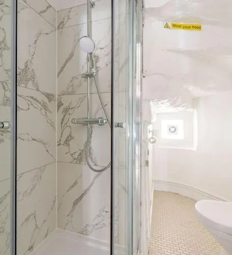 Stunning Royal Mile 2 Bedroom * Эдинбург