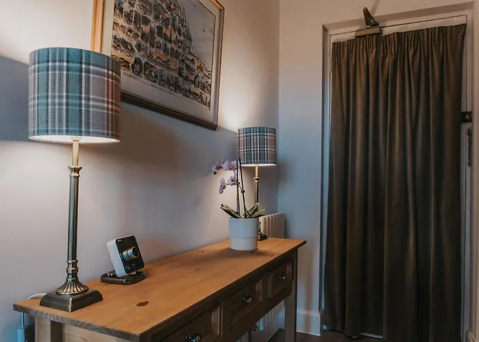 Scottish With Amazing Castle Views Apartament