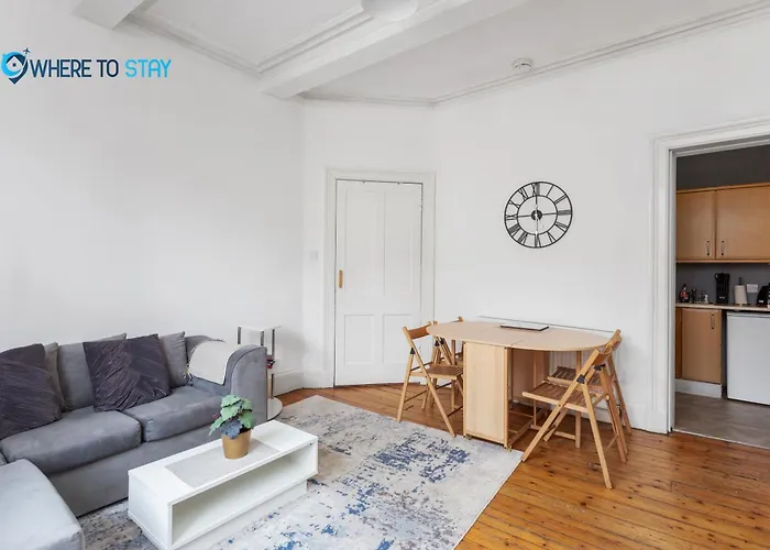 2 Bed - 7 Min Walk Train Station דירה *