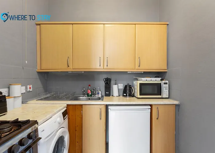 2 Bed - 7 Min Walk Train Station *