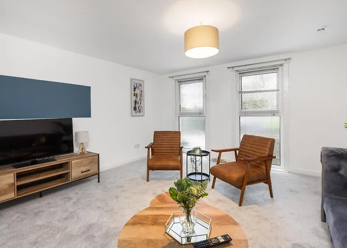 Stylish 3bed House Near Airport Apartamento *