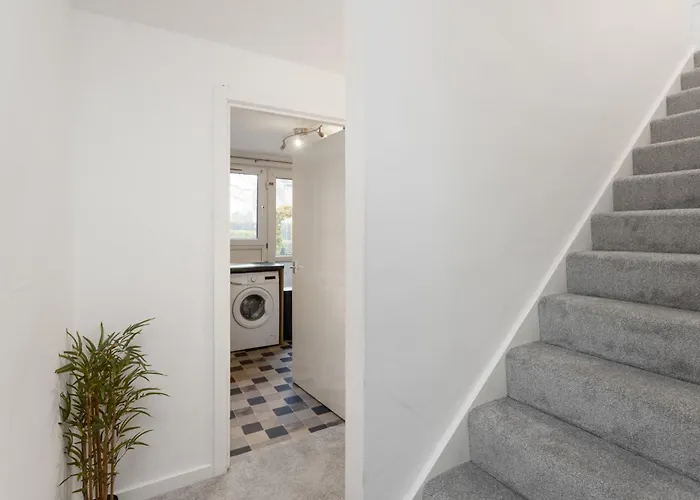 Stylish 3bed House Near Airport Apartamento *