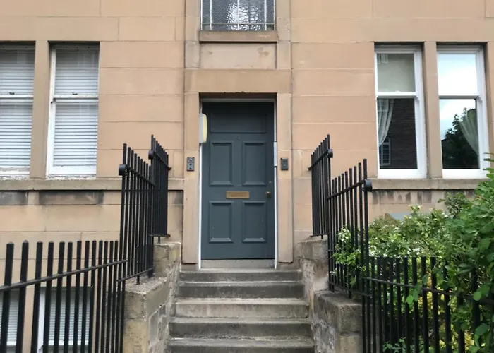 Apartment Spacious And Modern 2 Bedroom Flat Near The Centre