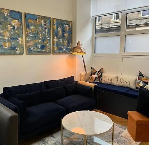 Cosy Apartment, Free Street Parking Apartment *