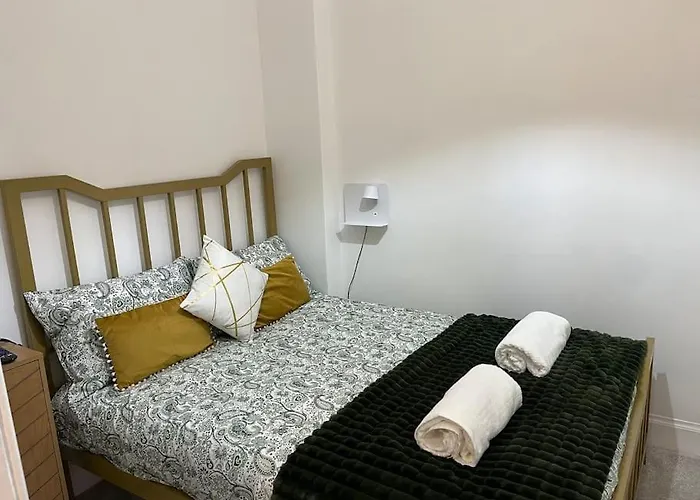Cosy Apartment, Free Street Parking Apartment