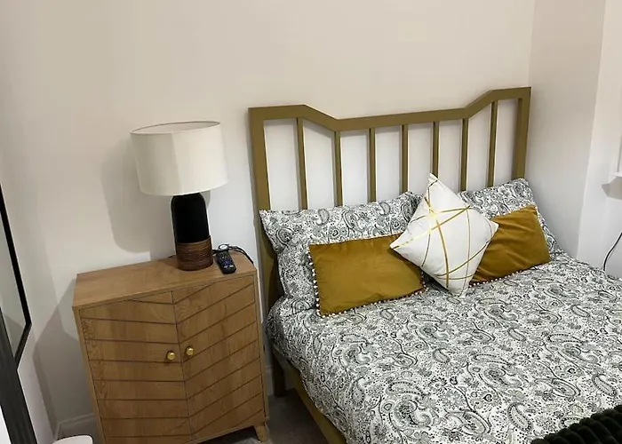 Cosy Apartment, Free Street Parking Apartment