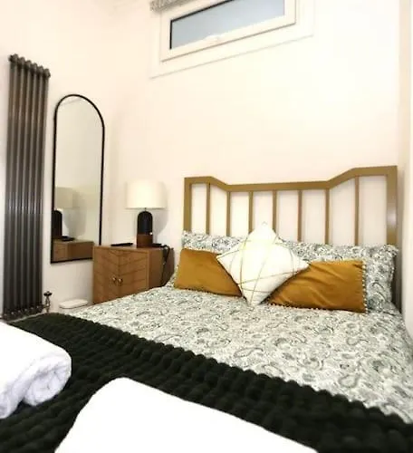 Cosy Apartment, Free Street Parking Apartment