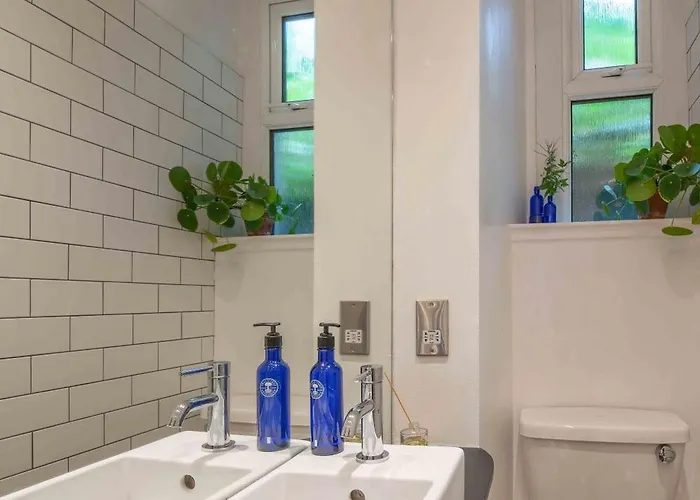 דירה Artists Flat 7 Min To R Mile *