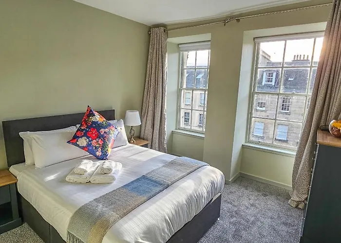 Royal Mile - Bright 2 Bedroom Edinburgh