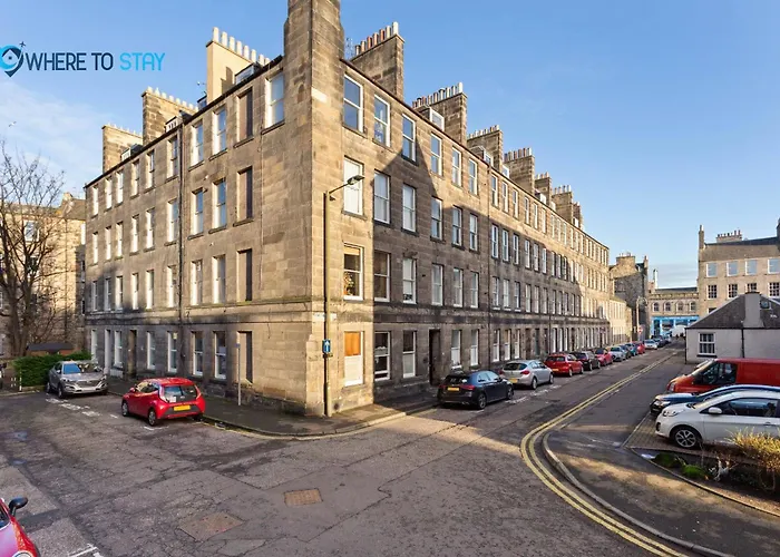 First Floor-2 Bedroom Apartment- By Holiday Homes شقة